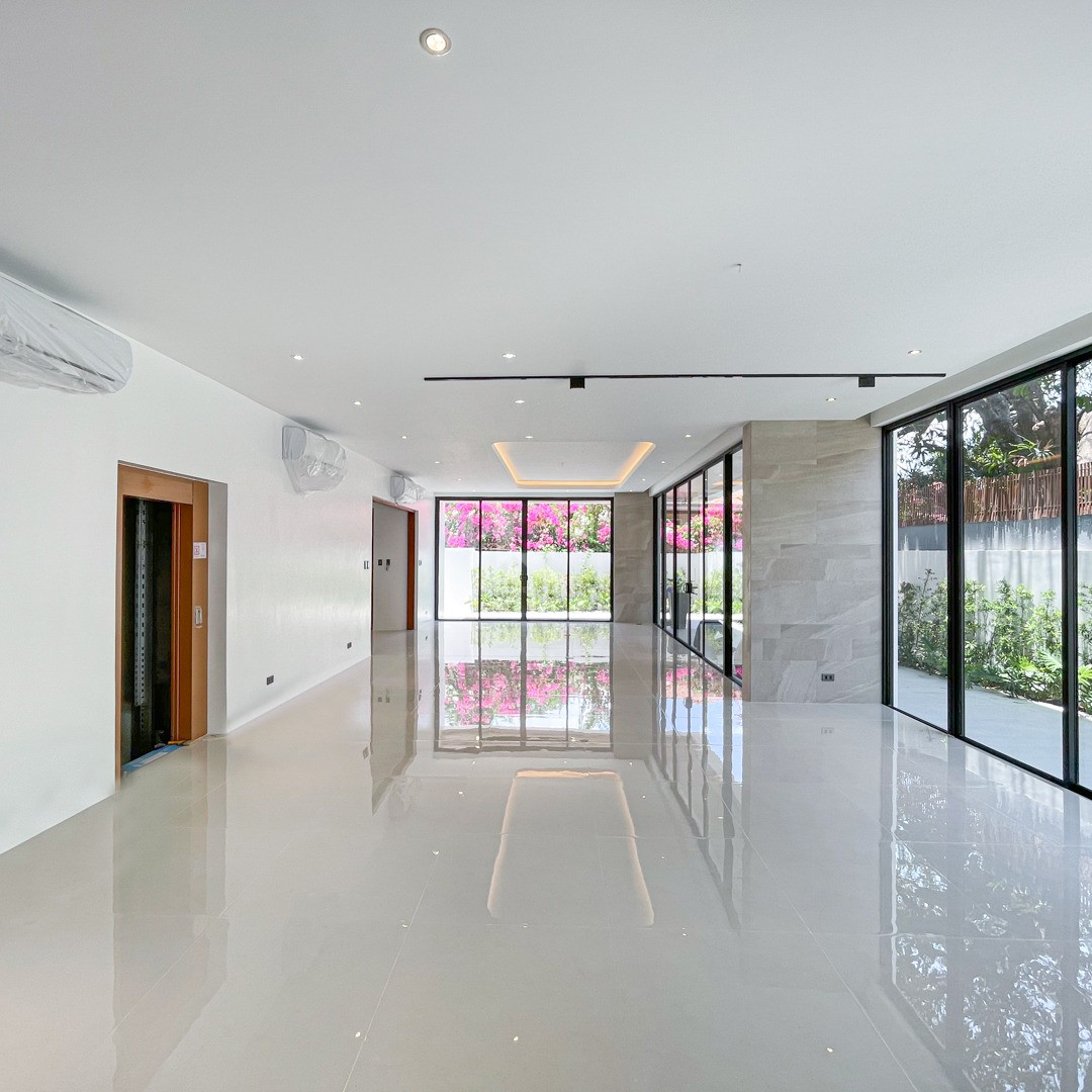 Cozy Modern Tropical House and Lot For Sale in Ayala Alabang Village, Muntinlupa photo 4