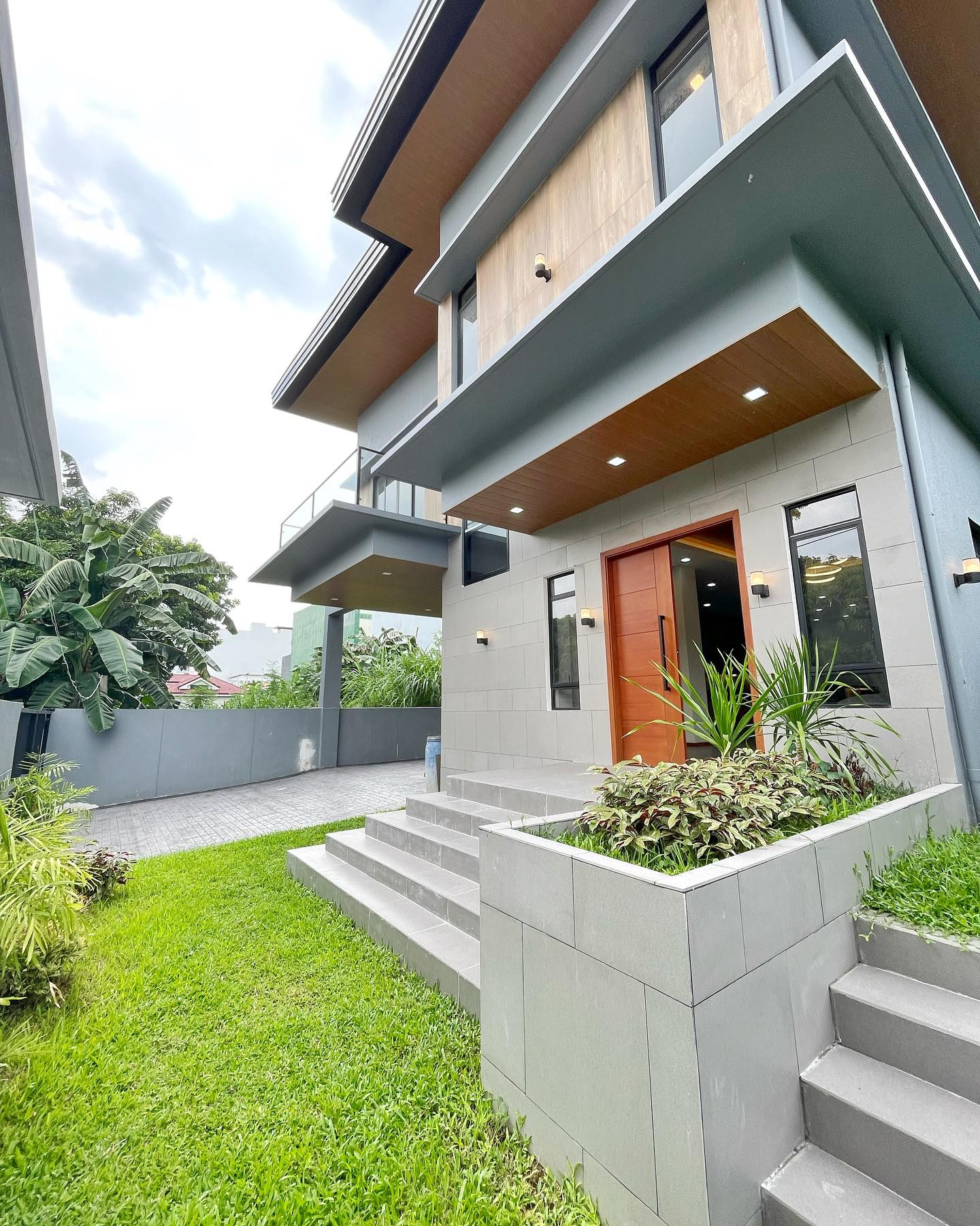 Brand New Modern Contemporary House for Sale photo 2