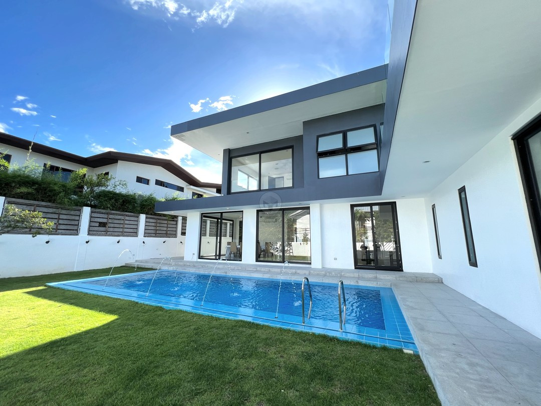 Inside a Lovely Splendid House and Lot for Sale in Ayala Alabang photo 2