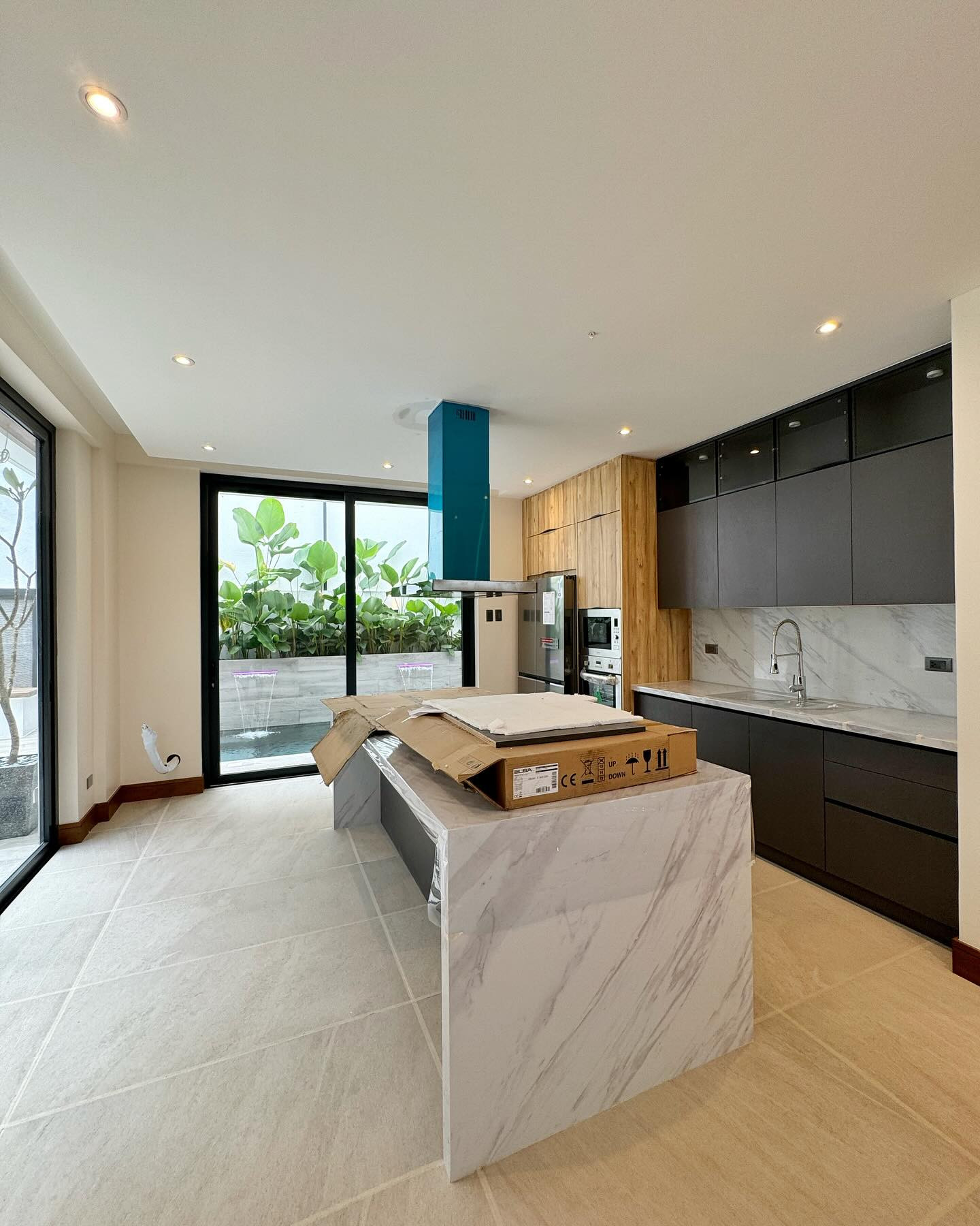 Brand New Modern 3-Storey House with swimming pool in Filinvest photo 4