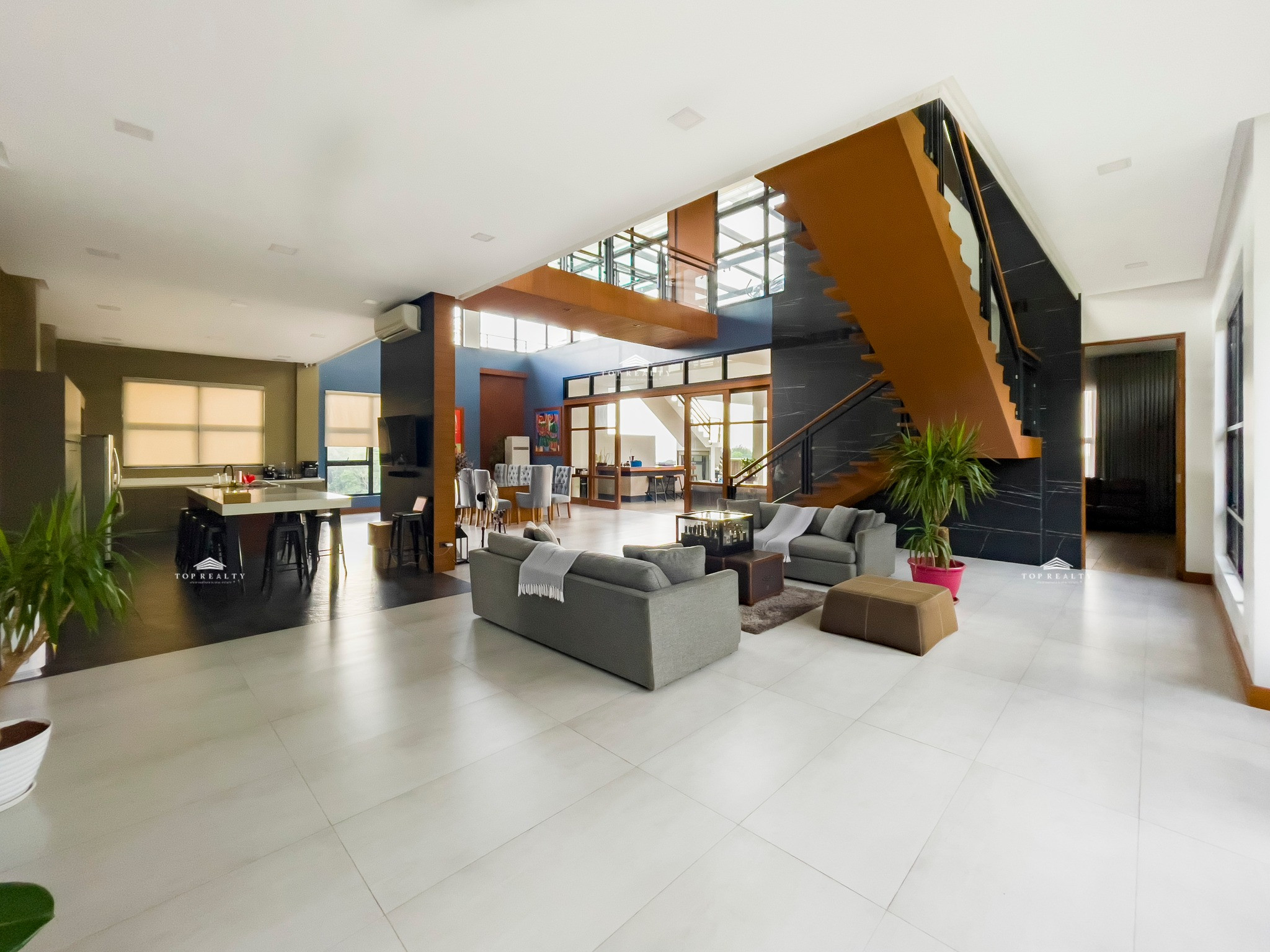 Parkridge Estate Subdivision Valley | Breathtaking Industrial Mansion House photo 4