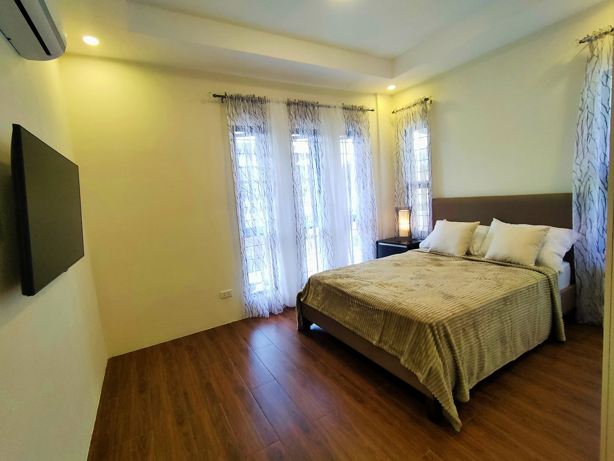Sophisticated Modern Furnished Home for Sale near Clark photo 5