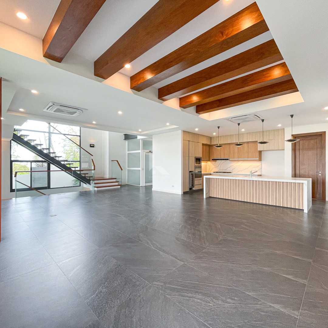 Elegant Modern Contemporary House with Elevator For Sale photo 3