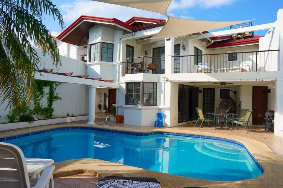 House with Pool for Sale in Lapu lapu photo 1
