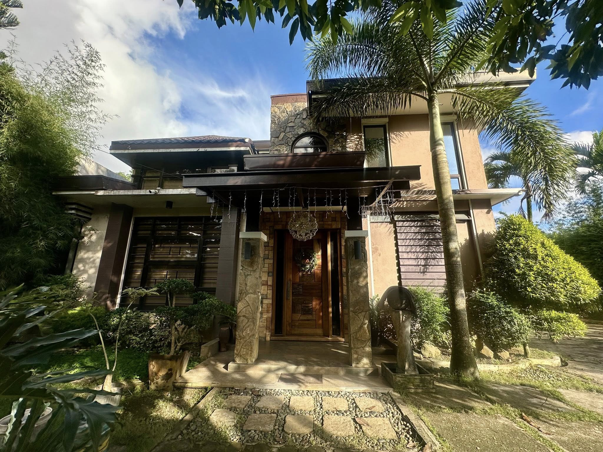 Astonishing 5-Bedroom House and Lot for Sale in Silang, Cavite photo 2
