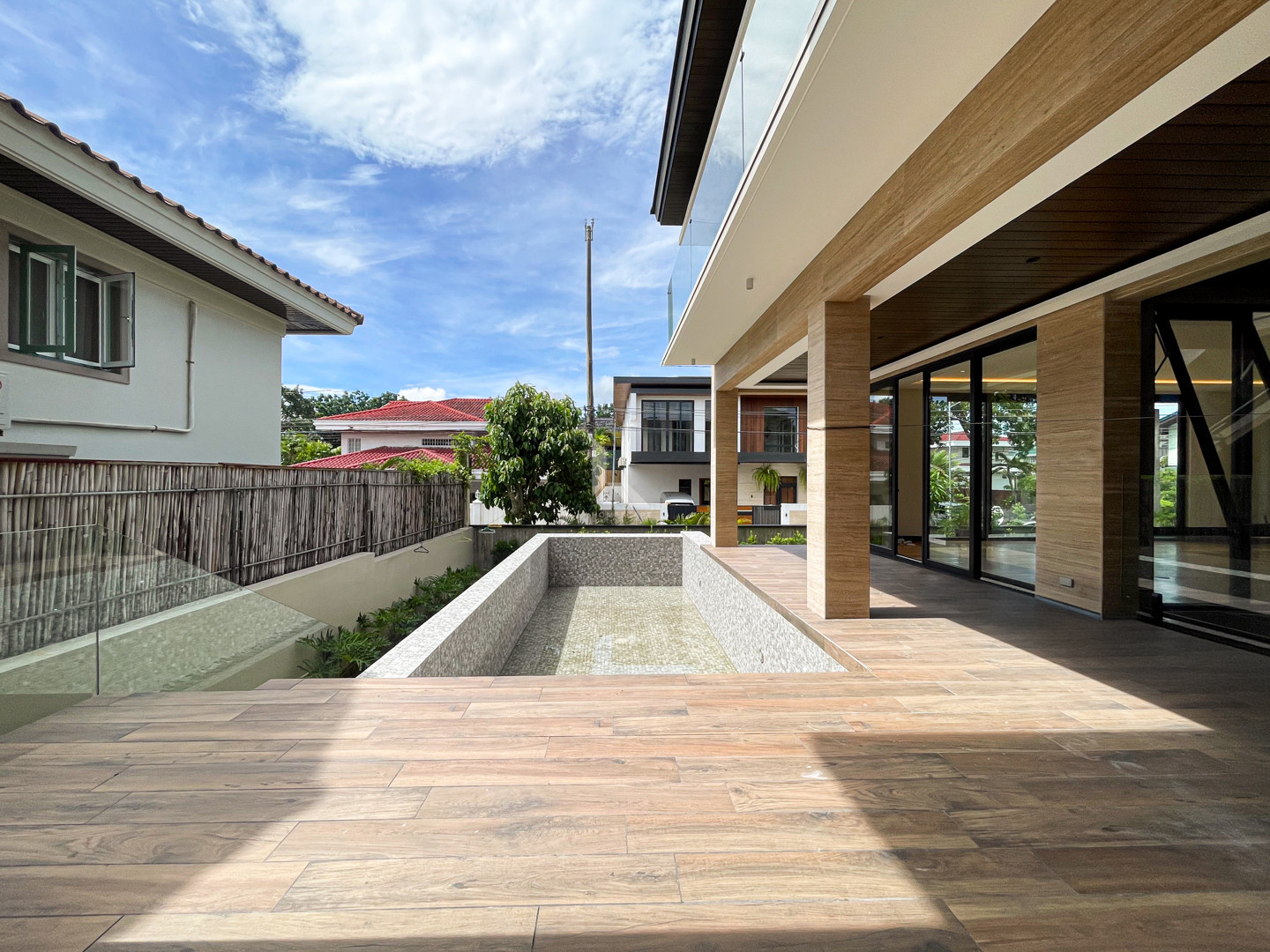 Stylish Modern Contemporary Corner House and Lot in Ayala Alabang Village photo 3