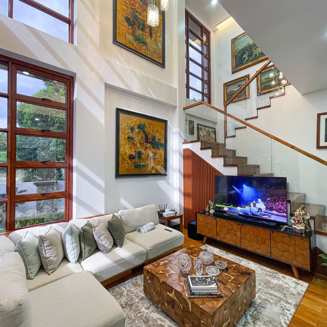 Elegant Modern Tropical House and Lot For Sale in Susana Heights photo 3