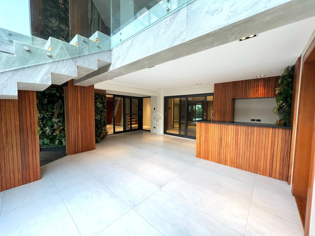 The Krimzon Heim - Avante Garde Ayala Alabang House for Sale photo 2