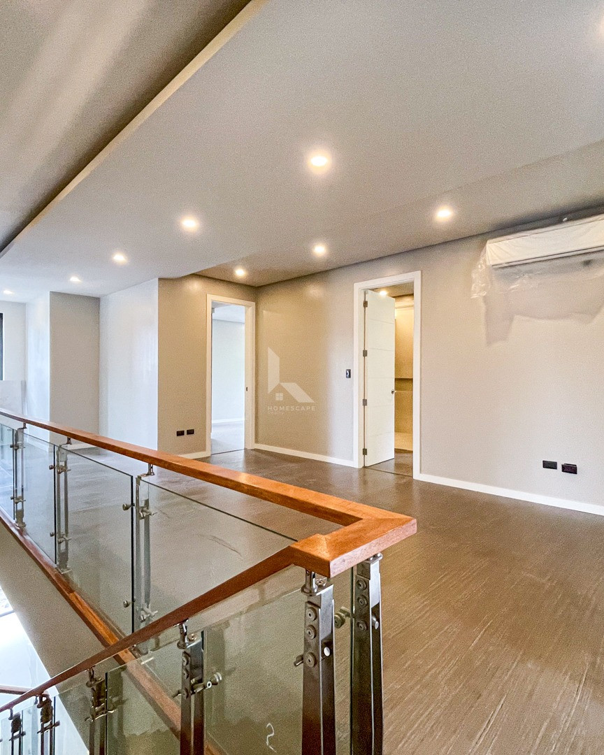 Notable Modern Contemporary House and Lot in BF Homes photo 5