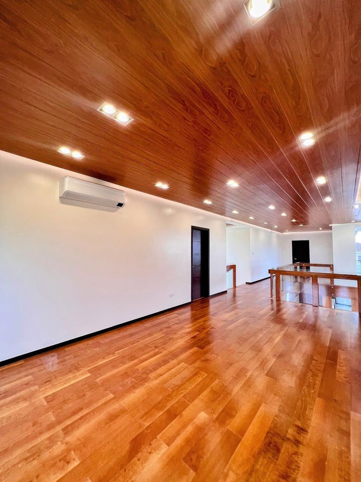 4 Bedroom House in Hillcrest Estate Nuvali Calamba Laguna House for Sale photo 3