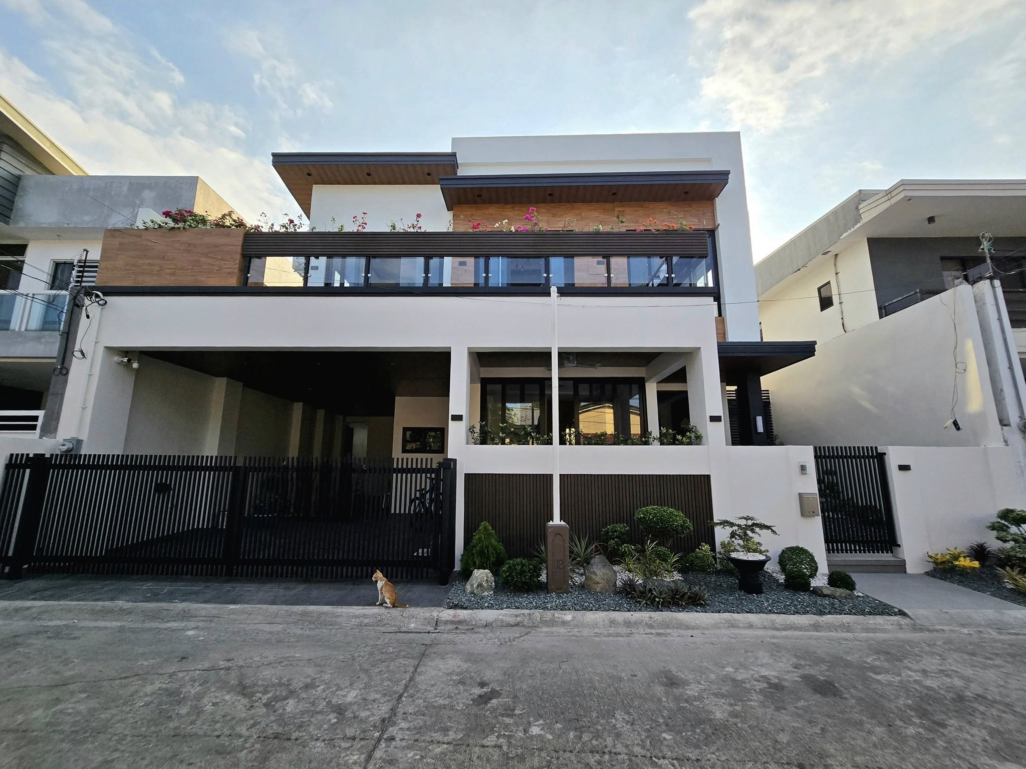 Snatch this Brand-New 5-Bedroom House in BF Homes, photo 1