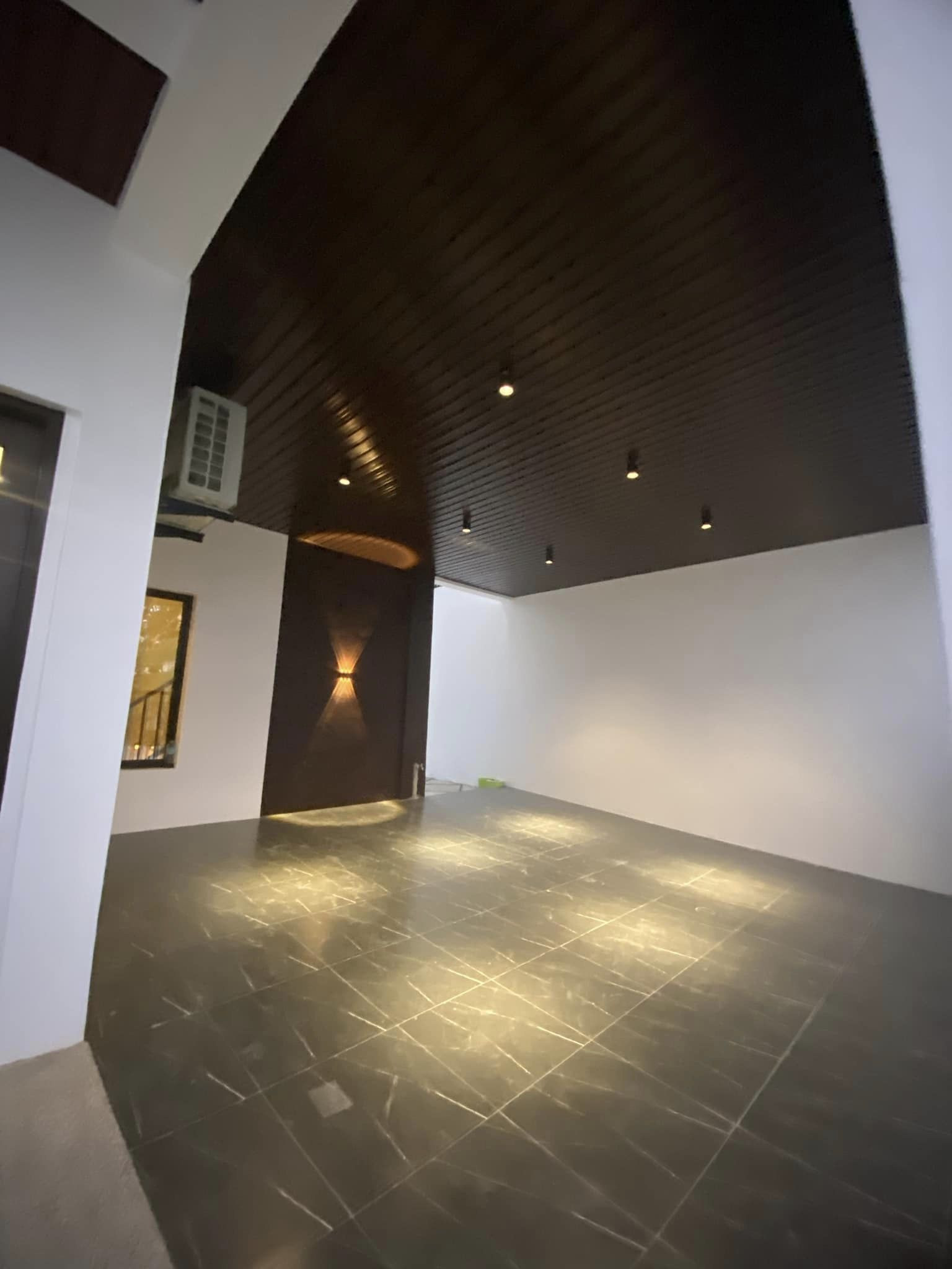 MODERN CONTEMPORARY TWO STOREY HOUSE WITH POOL photo 4