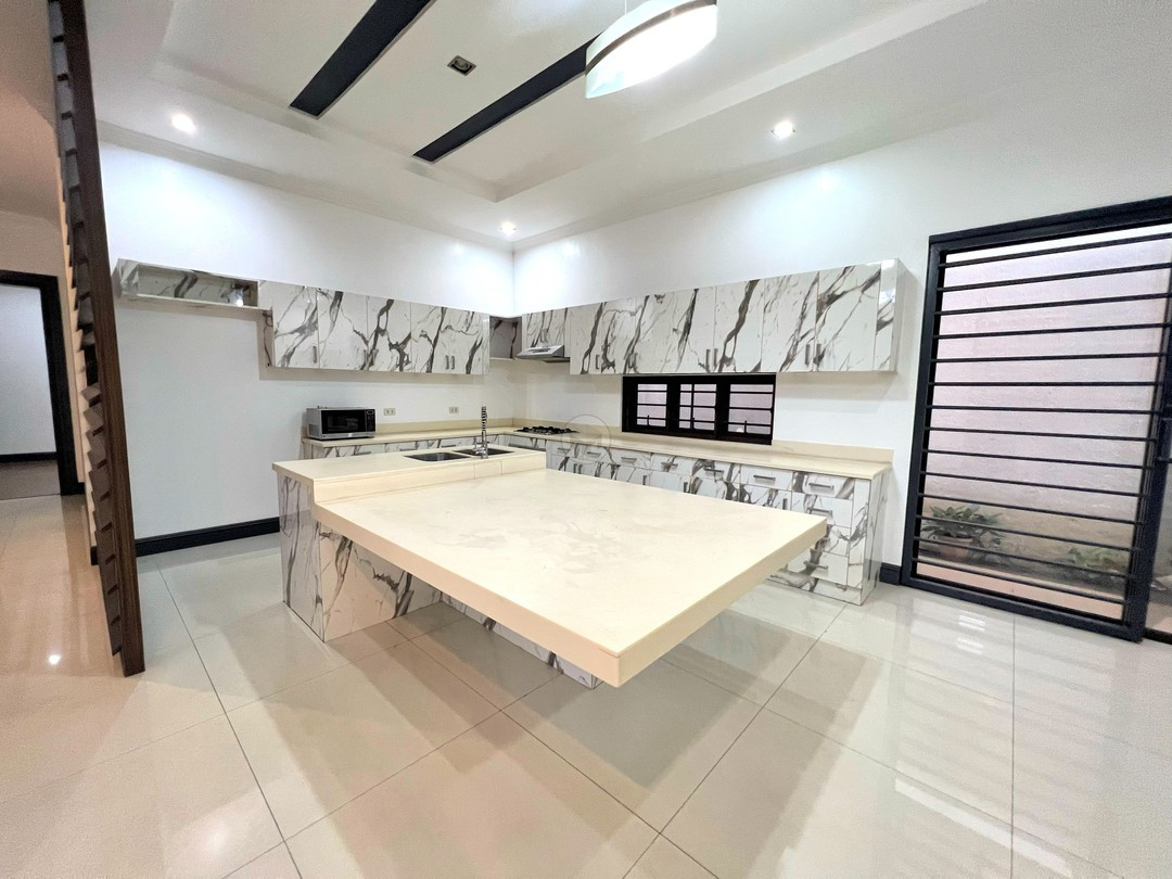 A Beautiful Spacious House and Lot for Sale in Multinational Village, Parañaque photo 4