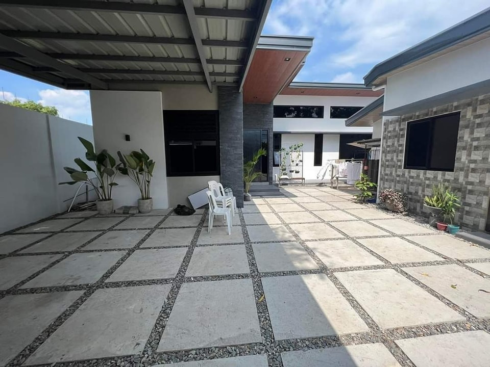 Property with two Bungalow houses in Angeles City, Pampanga for Sale! photo 2