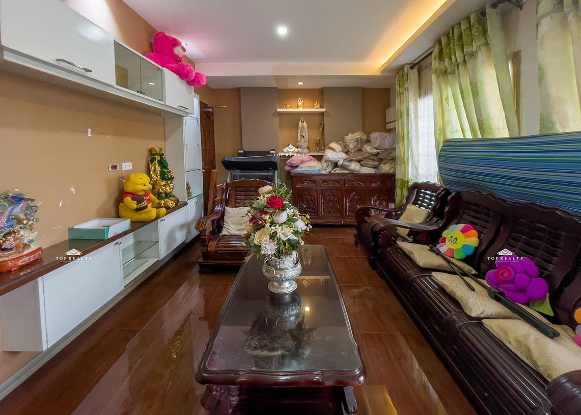 Homey 5BR House and Lot for Sale in El  Paseo De Fortunata photo 4