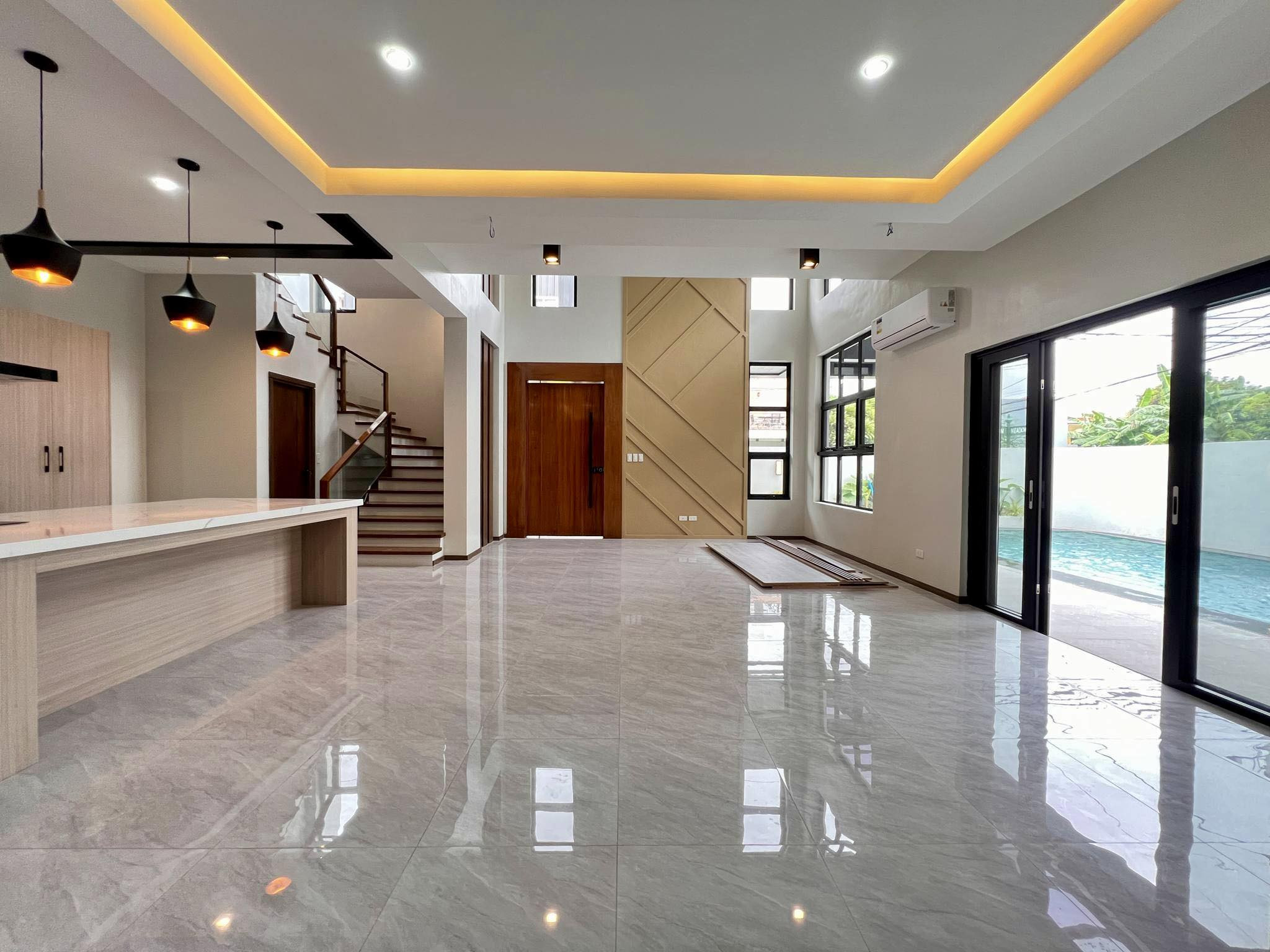 Fabulous 5-Bedroom Corner House and Lot for Sale photo 4
