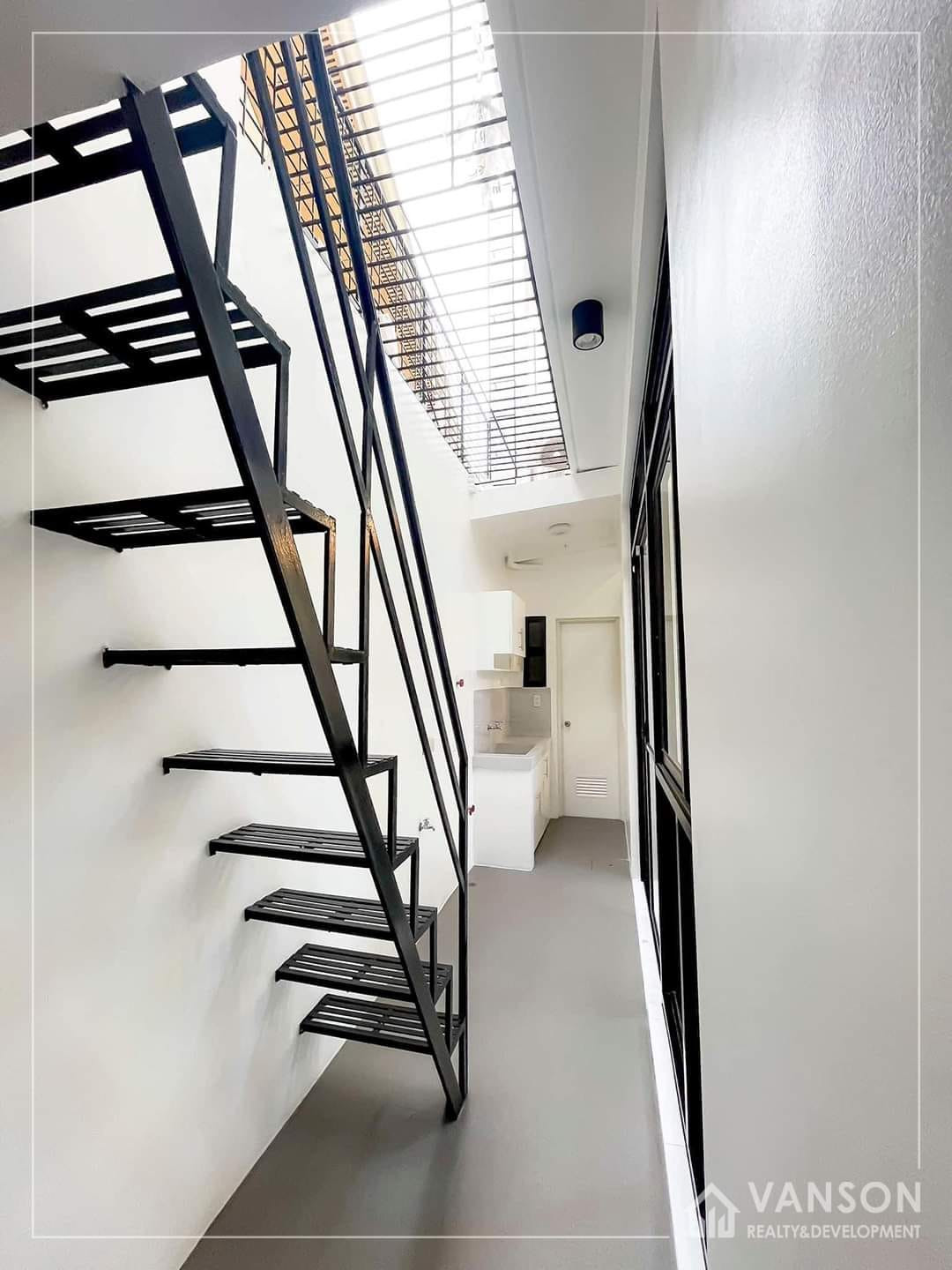 HOUSE AND LOT FOR SALE IN MULTINATIONAL VILLAGE, PARAÑAQUE CITY photo 3