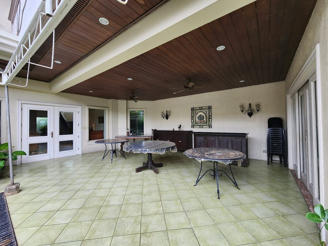 Inside of a Stately Glorious House and Lot for Sale in San Juan photo 2