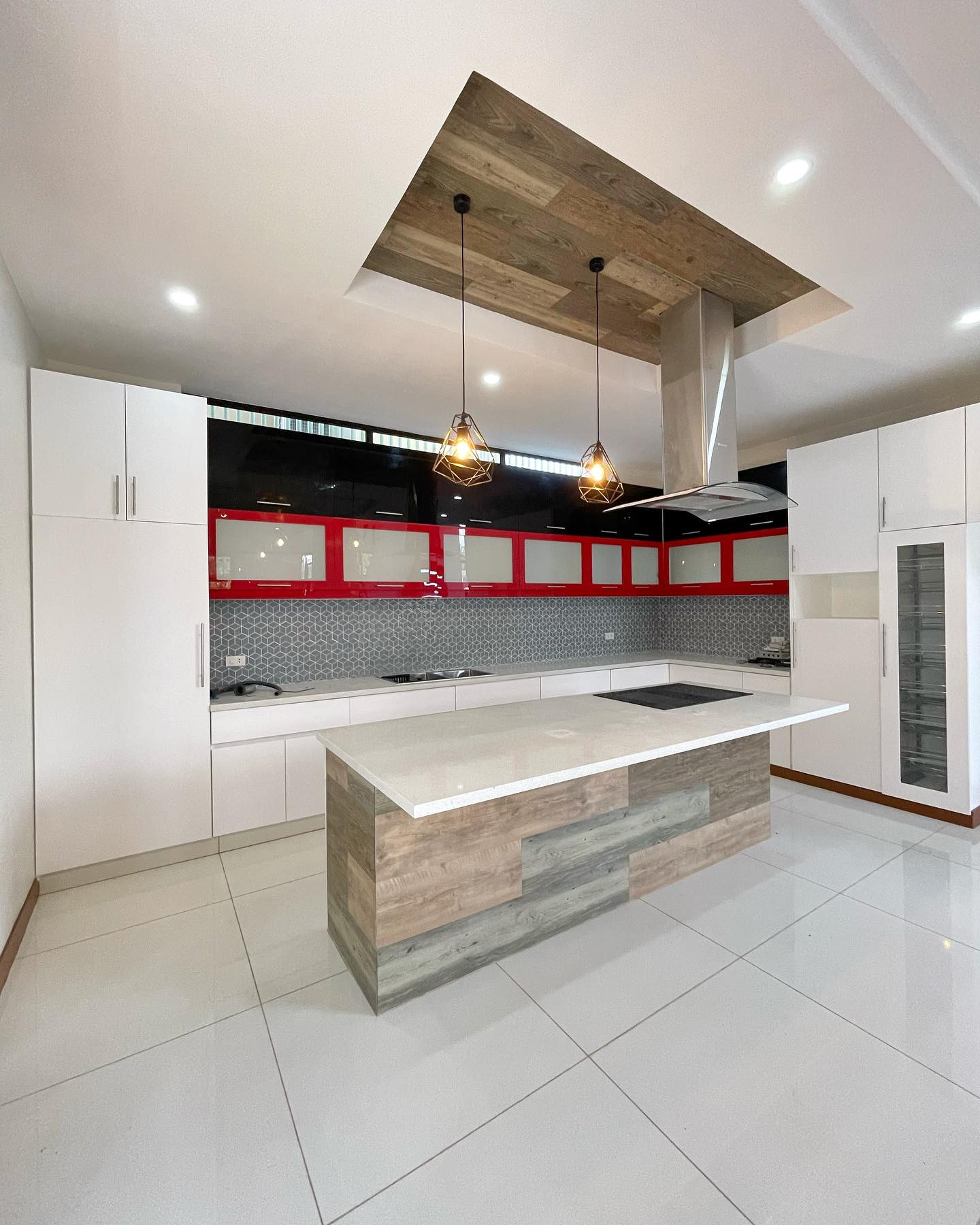 Newly Renovated Modern Corner House for Sale in Greenwoods Executive Village photo 4