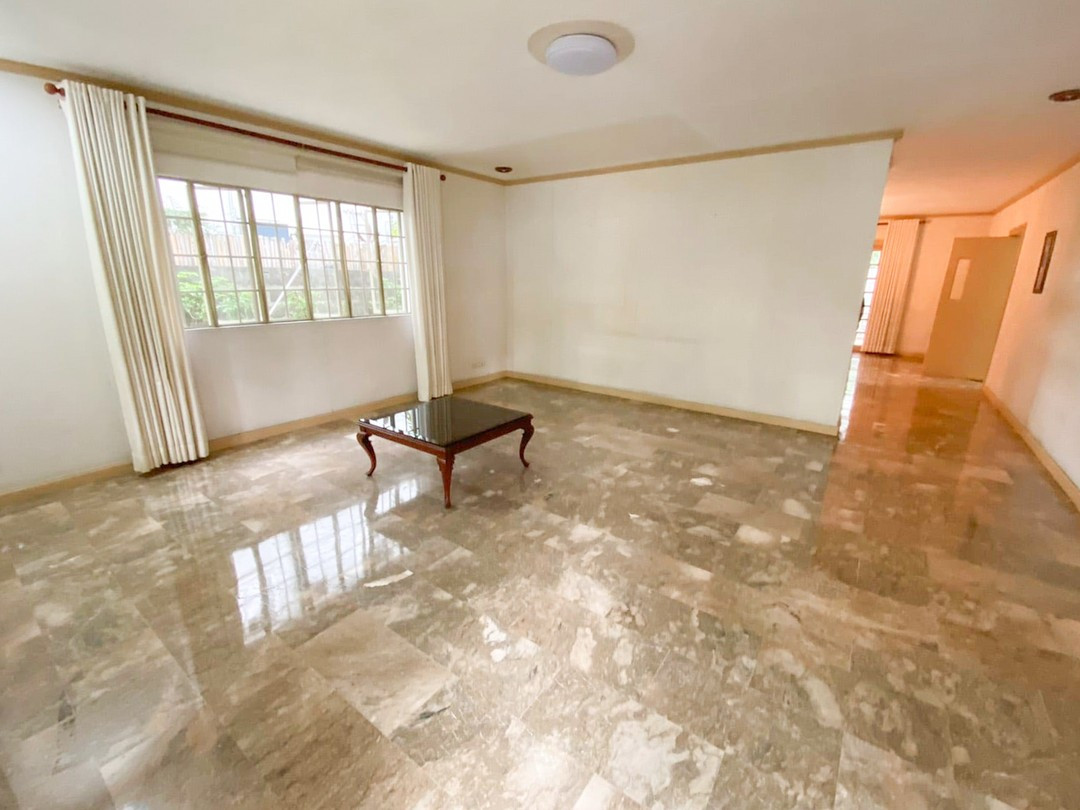 Attractive Classic House And Lot for Sale in Ayala Alabang Village photo 5