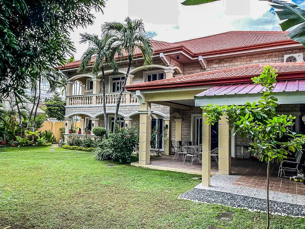 Modern Contemporary 2-Storey Corner House For Sale located in Alabang photo 2