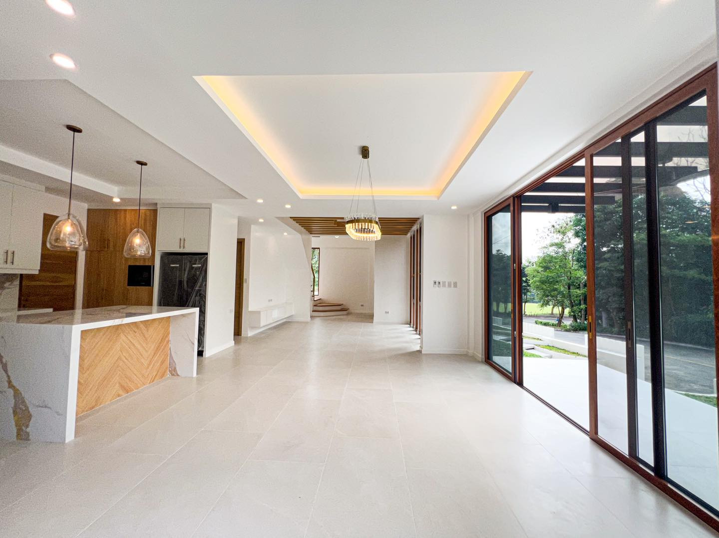 Modern Asian Home for sale with unobstructed Fairway view of the golf course photo 3
