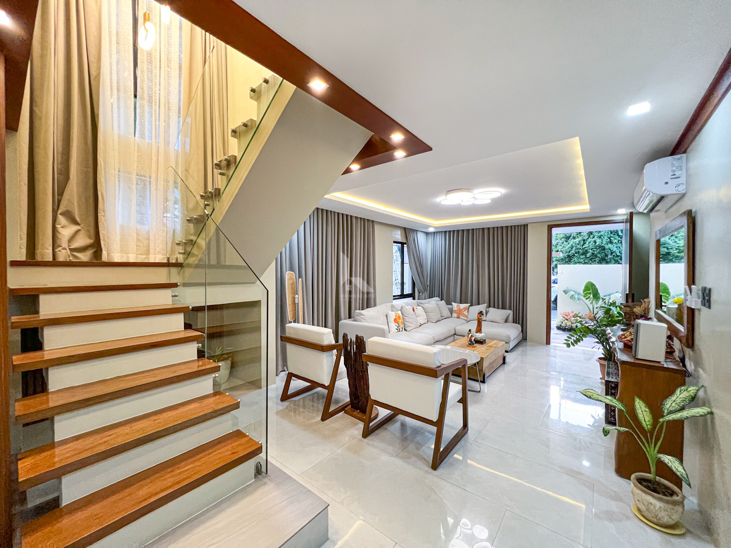 Cozy Fully Furnished Modern Tropical House and Lot For Sale photo 2