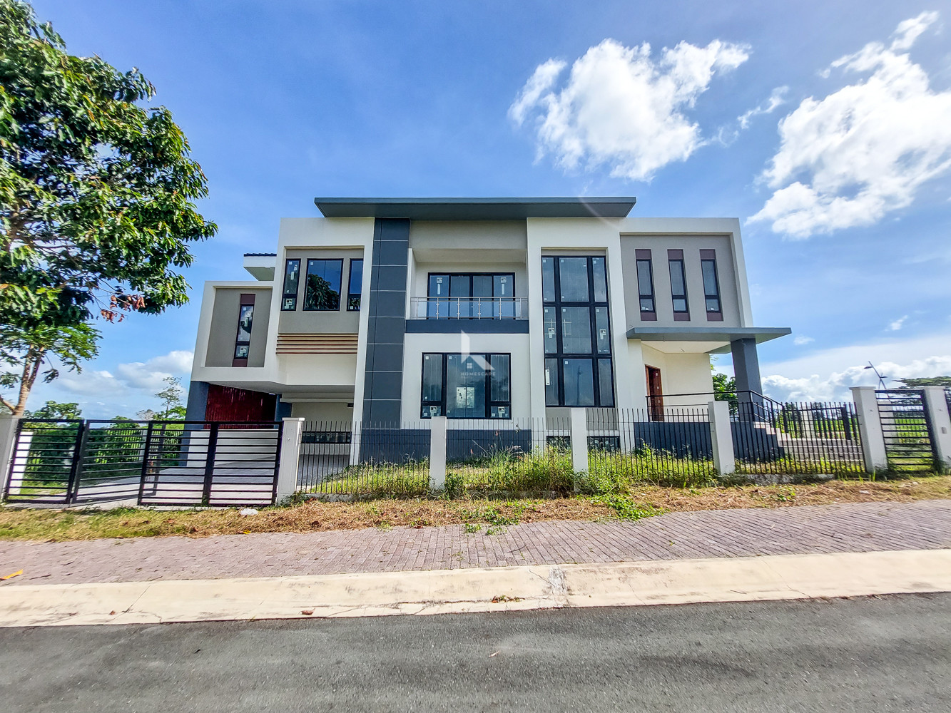 Brand New 3 Storey Modern House and Lot for Sale in Riomonte Nuvali, Laguna photo 1
