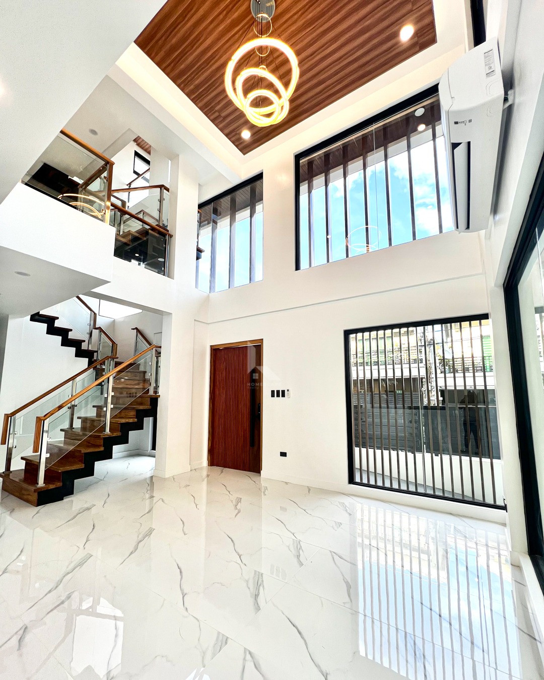 Beautifully Designed 3-Storey Modern Compact Home photo 2