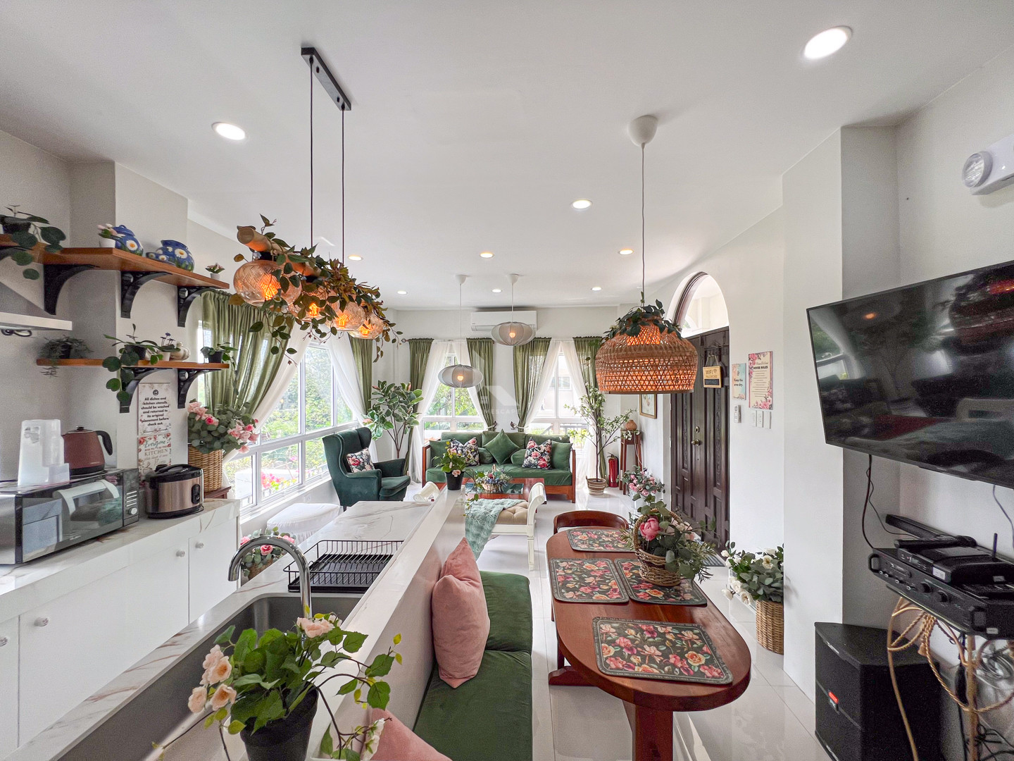 Breathtaking Modern Tropical Rest House For Sale in Antipolo photo 5