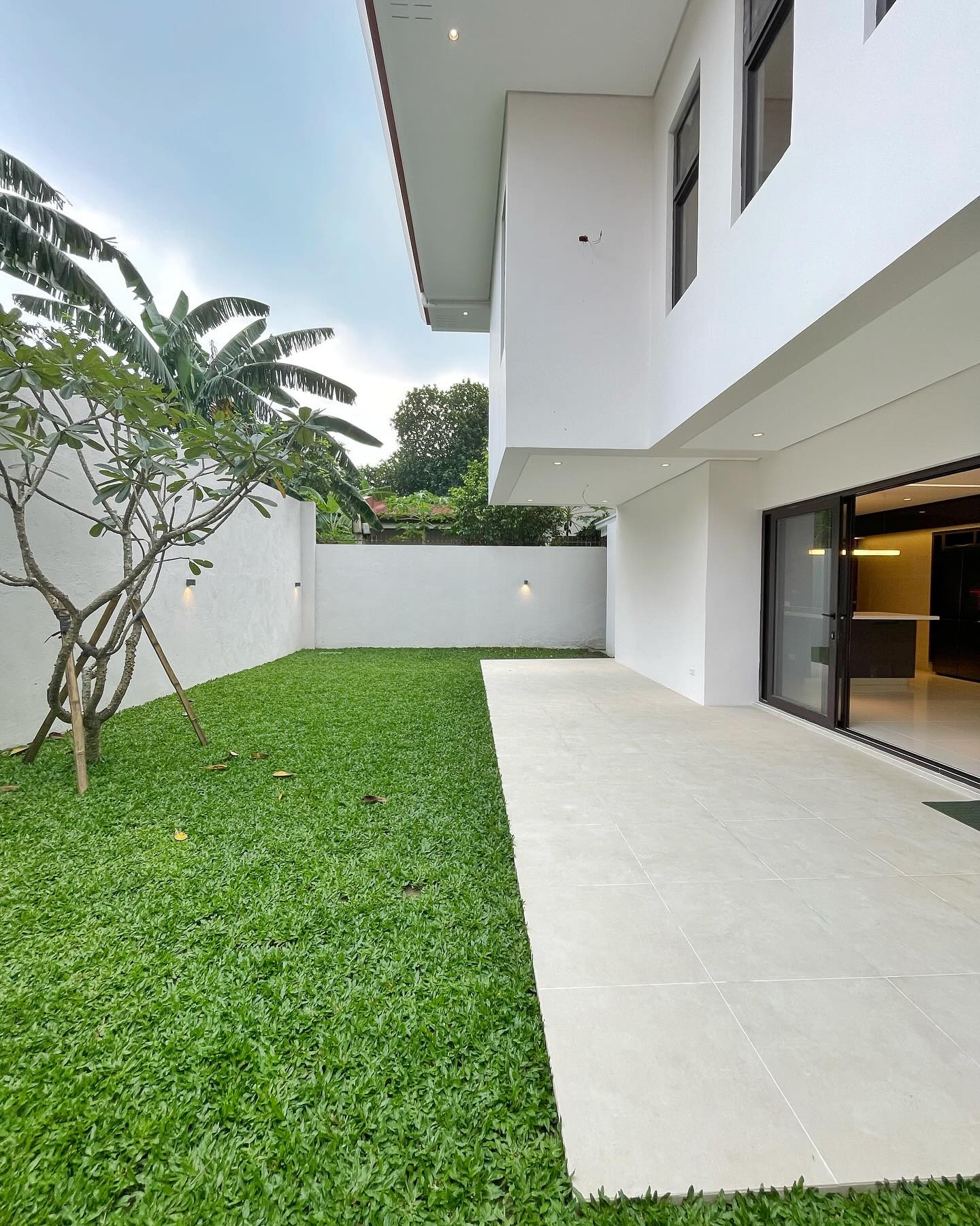 Brand New Modern Tropical Asian House for Sale photo 2