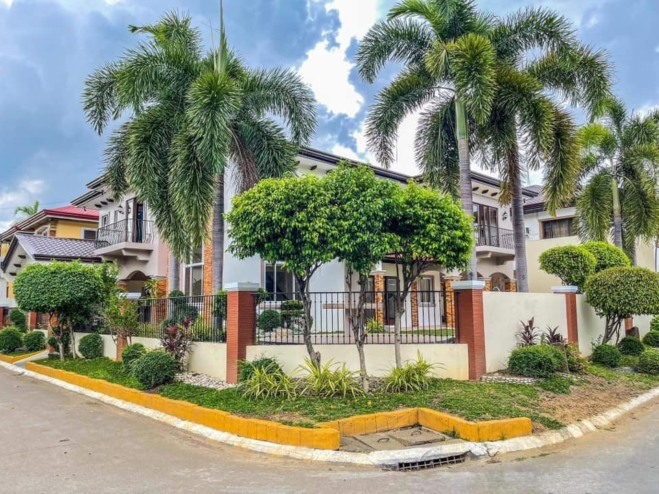 BF Homes Parañaque Corner House and Lot photo 2
