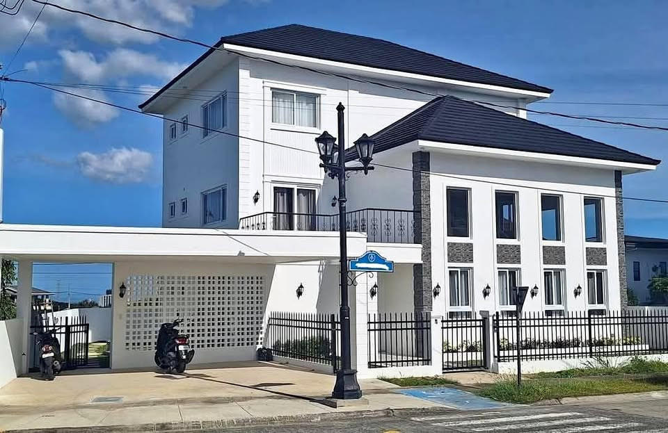 House and lot for sale at Southforbes photo 1