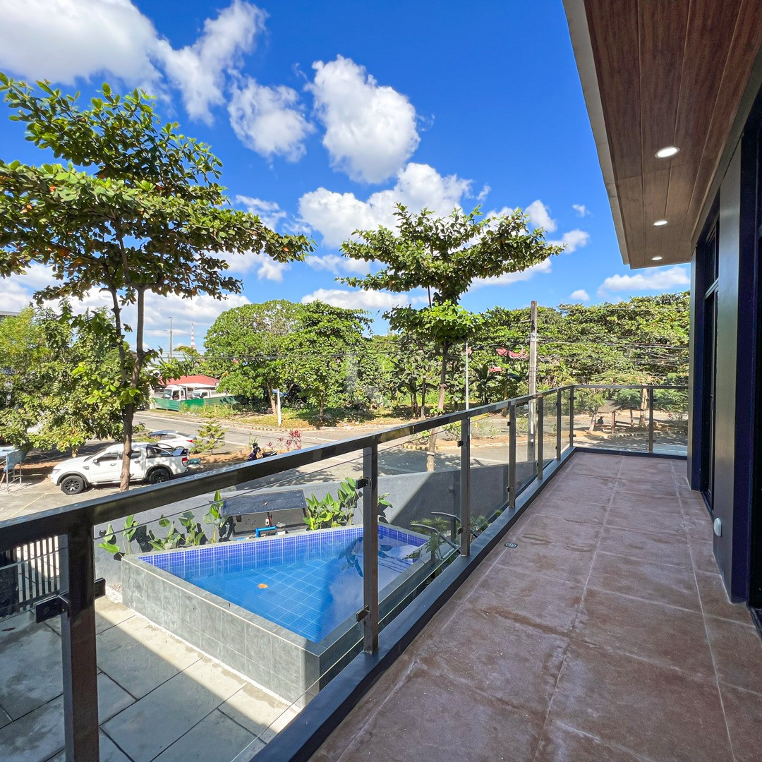 Bespoke Modern Tropical Corner House and Lot For Sale photo 2