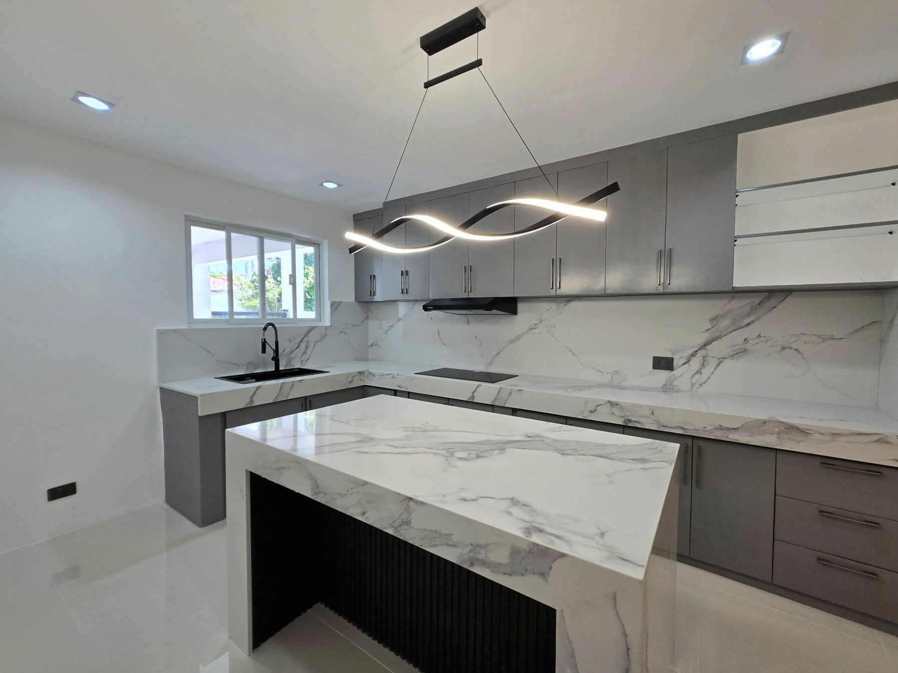 Snatch this Newly Renovated 4-Bedroom Home in BF Homes photo 3