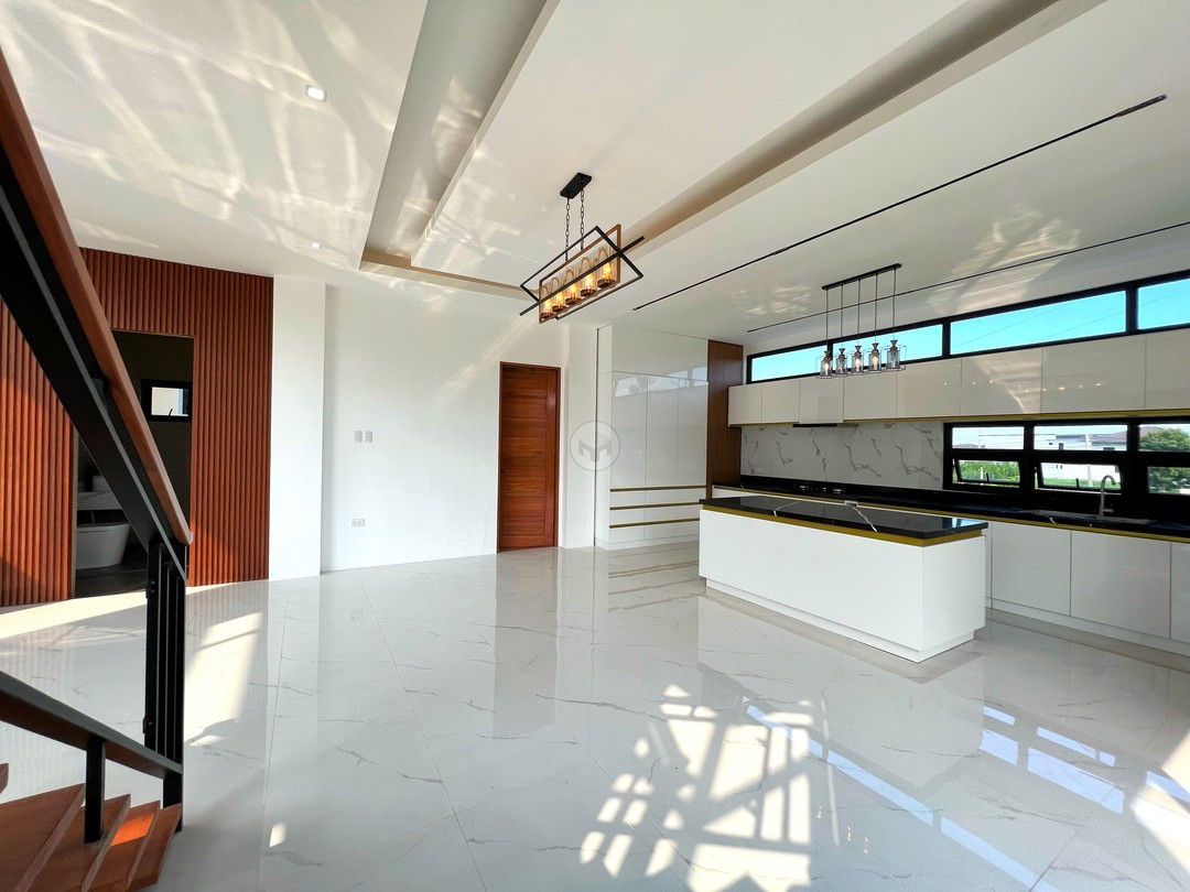 Immaculate Modern House and Lot For Sale In Nuvali photo 4