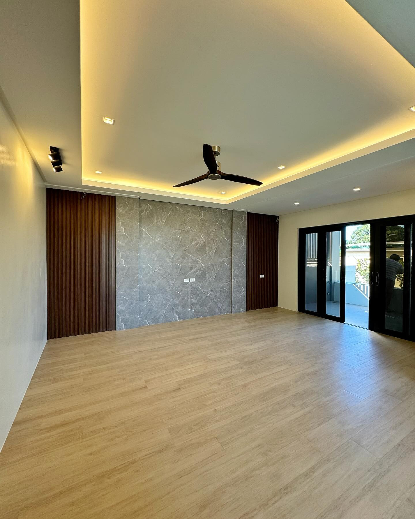 Beautiful 3-Storey Modern House for Sale in Tandang Sora photo 4