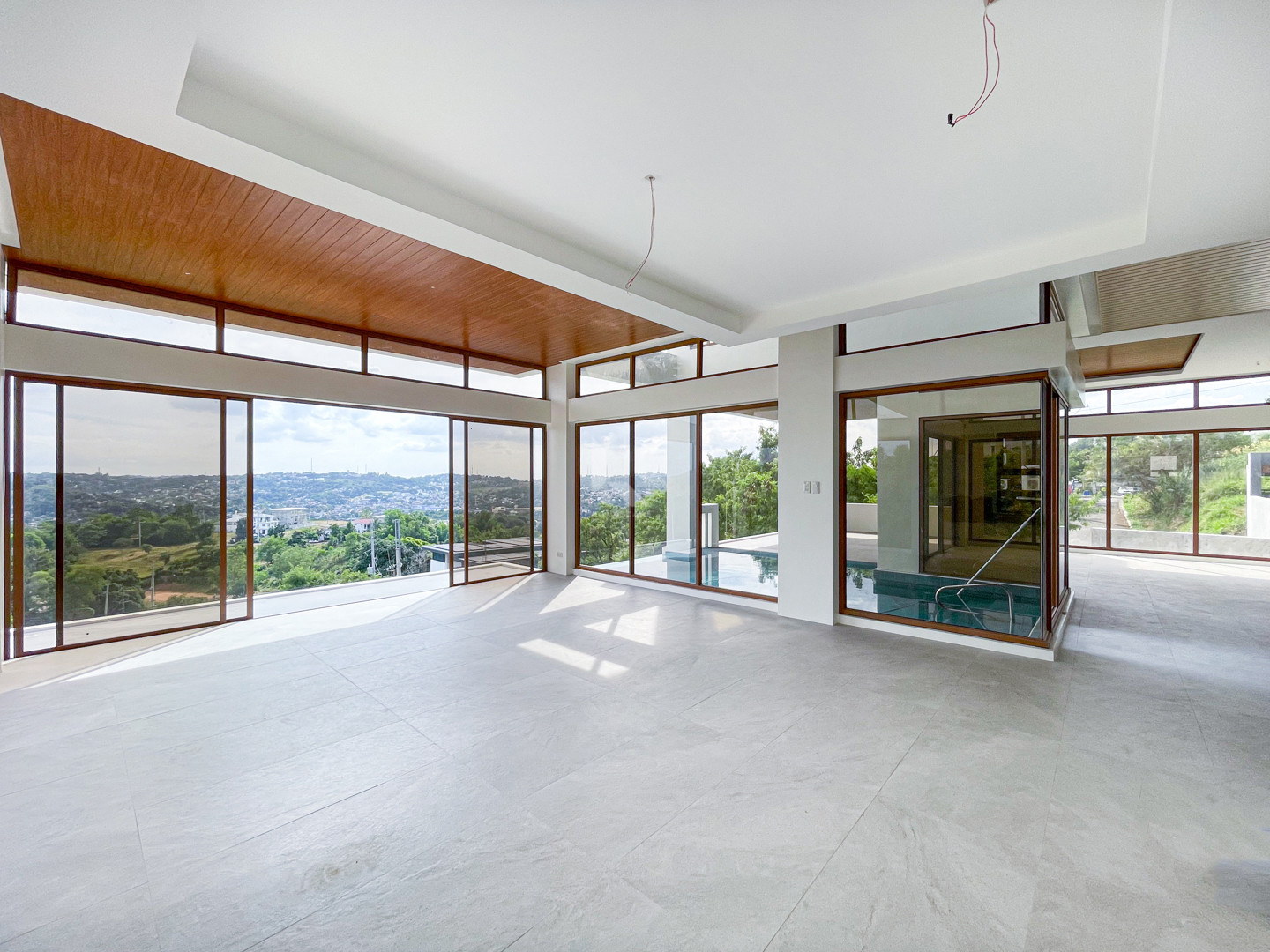 Vast Home with Overlooking Mountain View For Sale photo 5