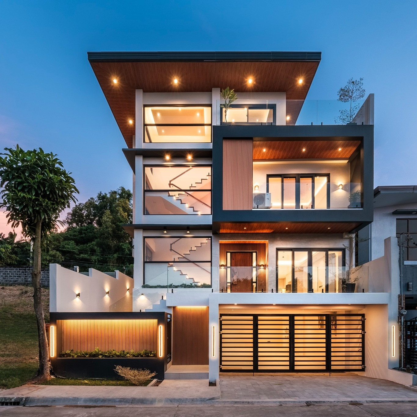 Multi-level Modern Contemporary photo 1