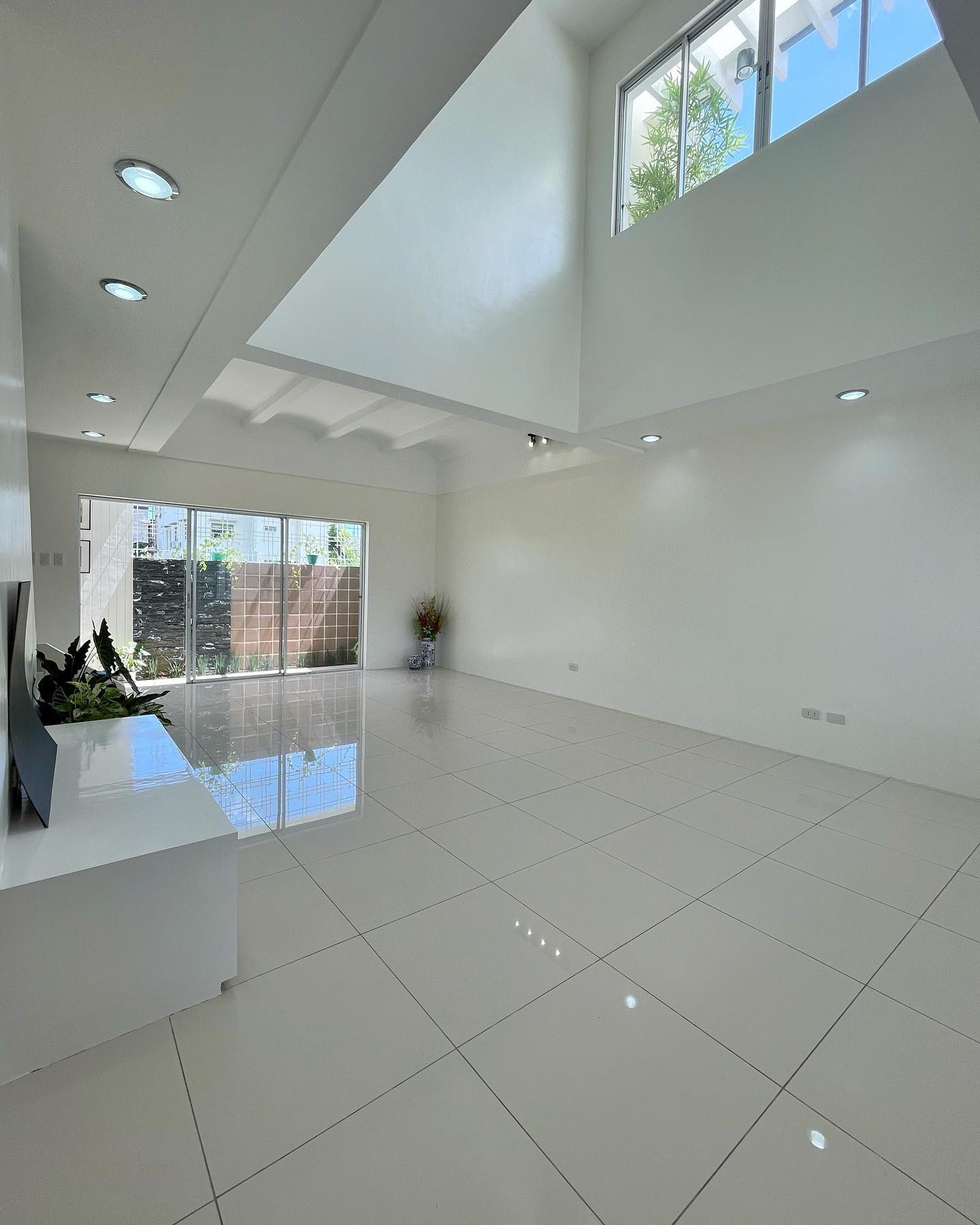 Brand New 3-Storey Modern for Sale in Greenwoods Executive Village photo 2