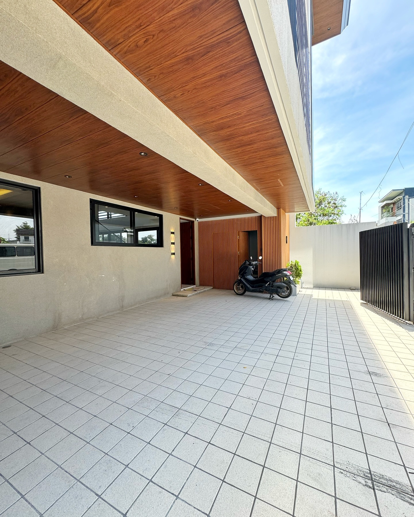 Brand New Modern 3-Storey House for Sale w/ Roofdeck and Dipping Pool photo 2
