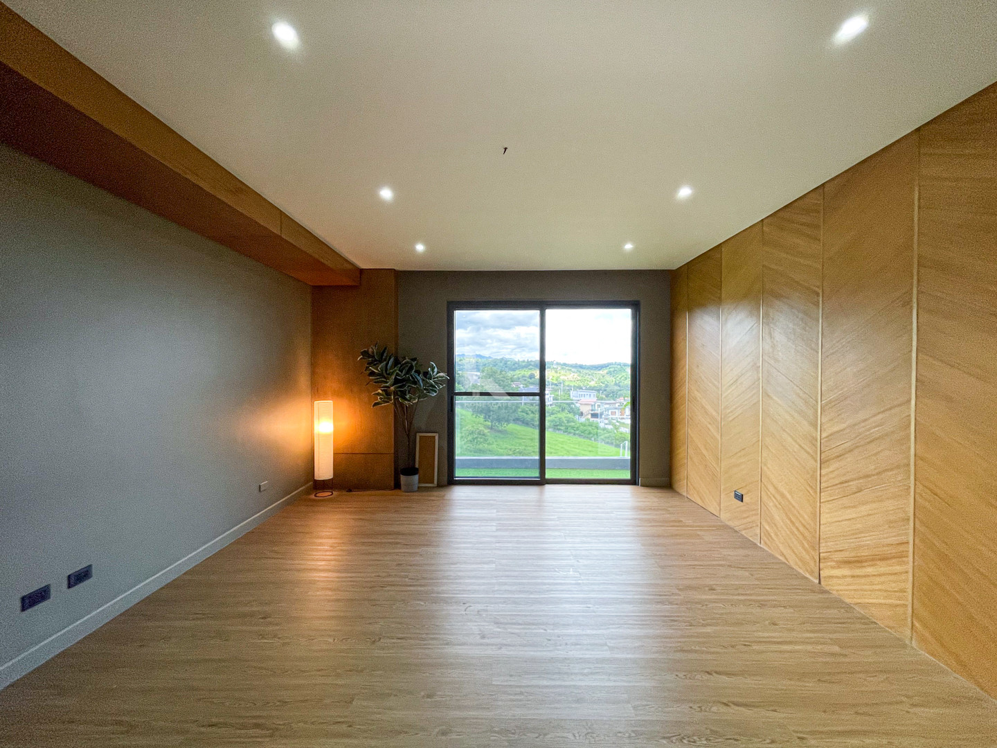 Luxurious Modern House and Lot with Superb Overlooking View photo 5