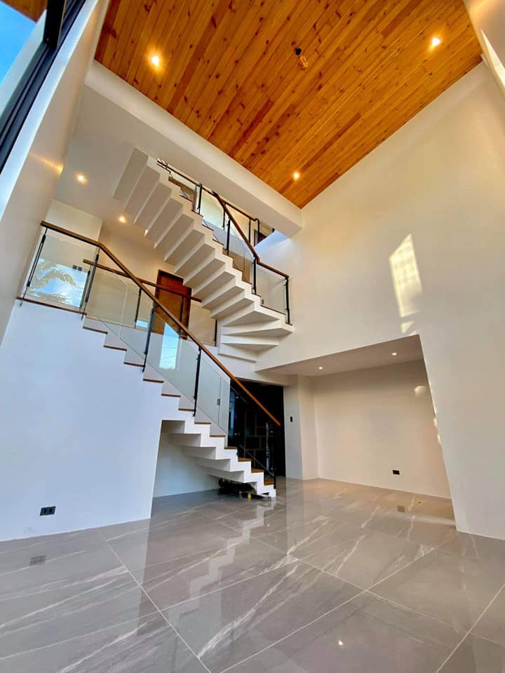 Stunning Modern Asian 3-Storey House with Overlooking Gym for Sale photo 2