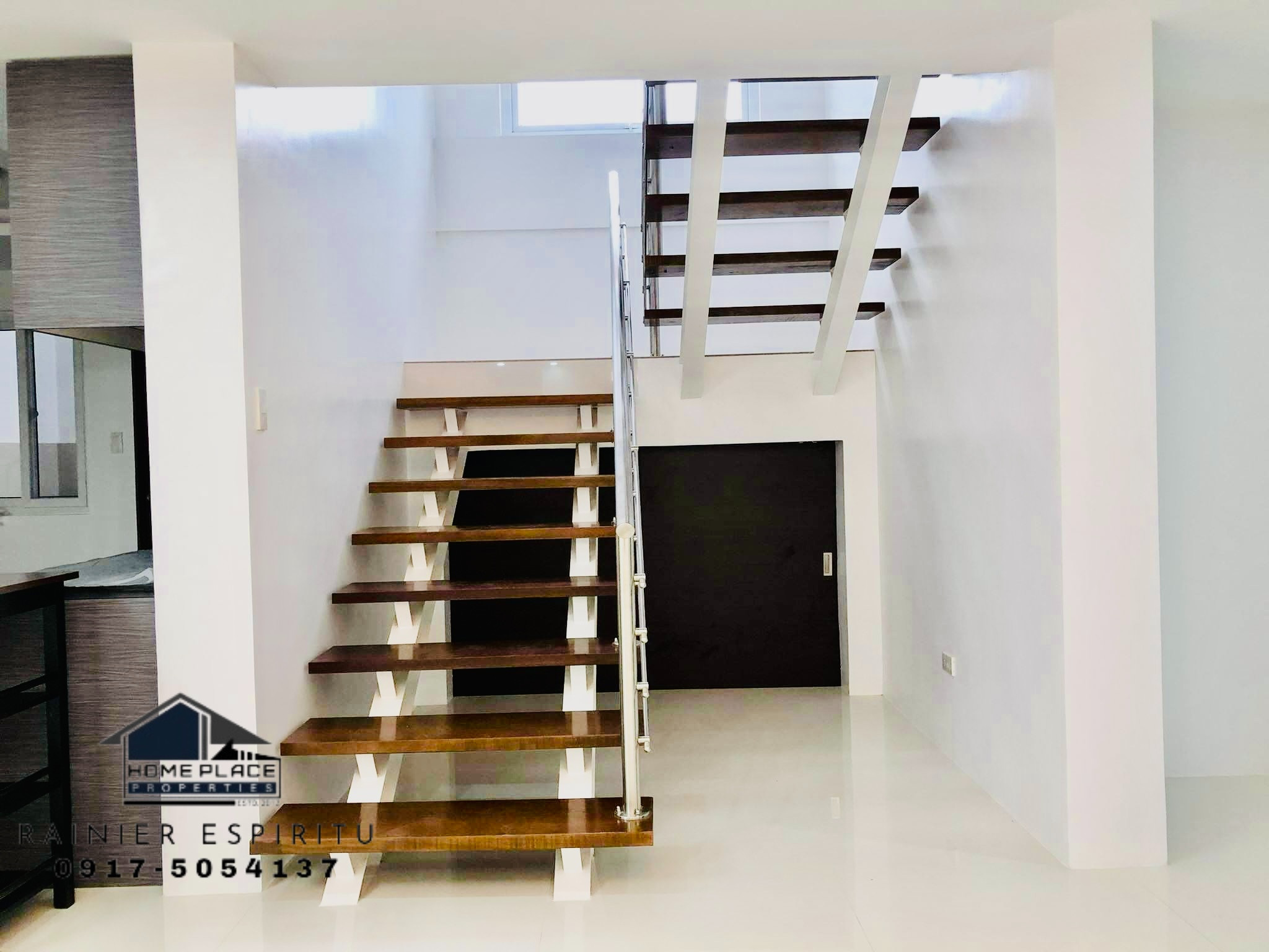 Stunning Brand New 2Storey Semi- Furnished House & Lot for Sale photo 2