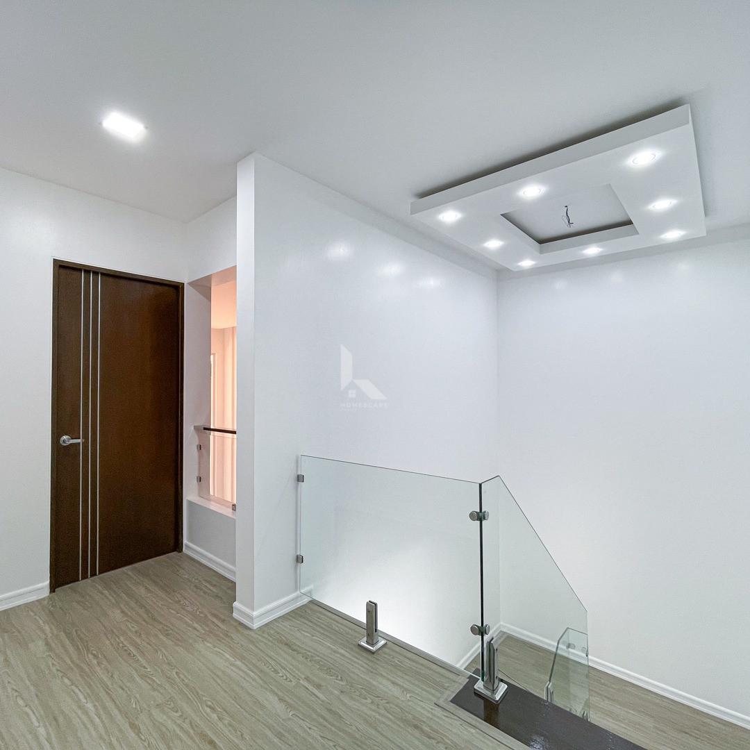 Alluring Modern Contemporary Home For Sale in Greenwoods Executive Village photo 5