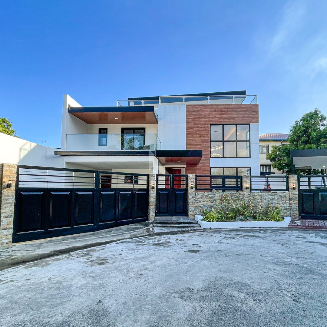 Superb Modern Tropical House and Lot For Sale photo 2