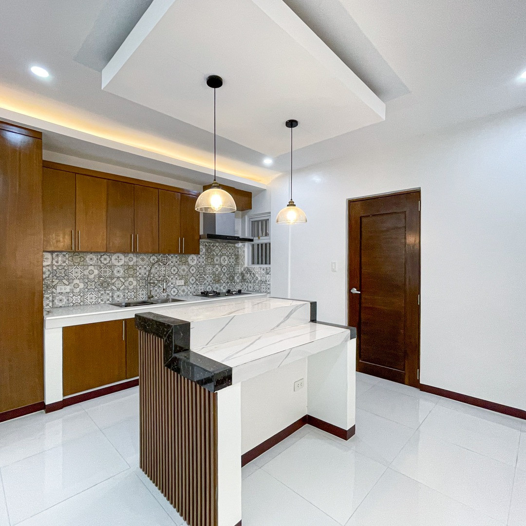 Bright and Airy Modern Home For Sale in Greenwoods Executive Village photo 5