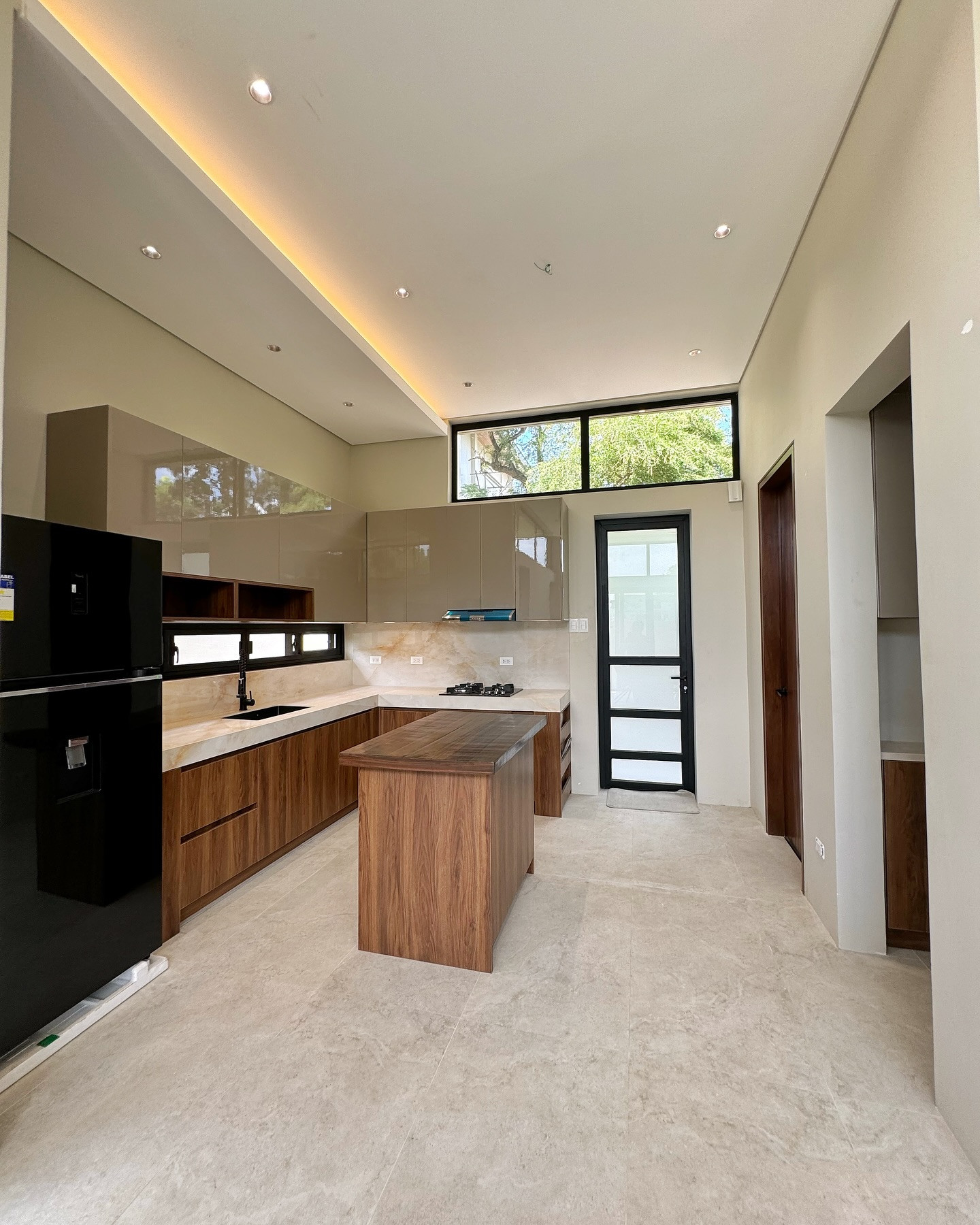 Brand New Modern Industrial House for Sale near Ateneo photo 5