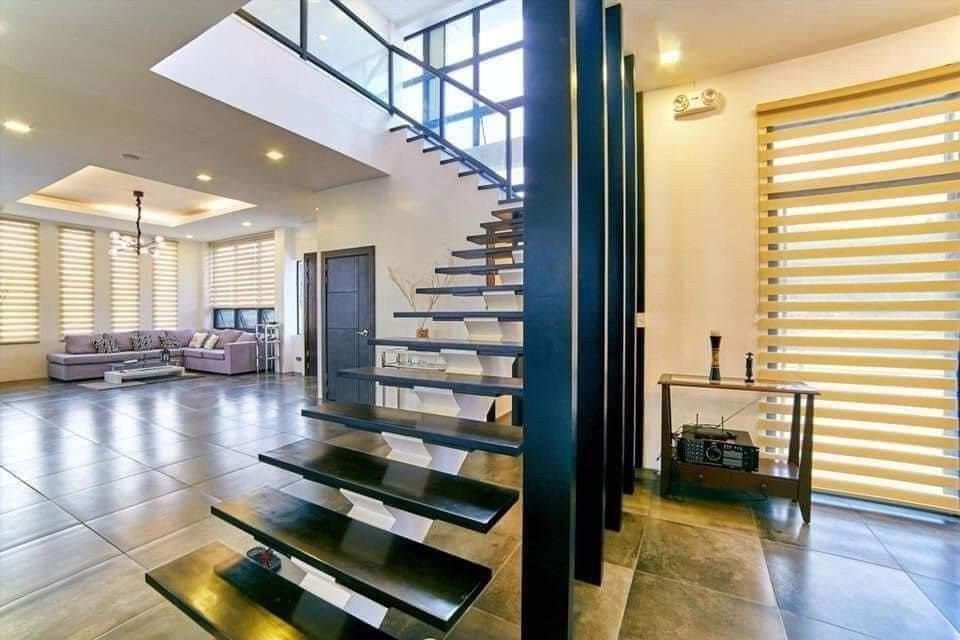 6 Bedroom Luxury Seaside House and Lot with photo 4