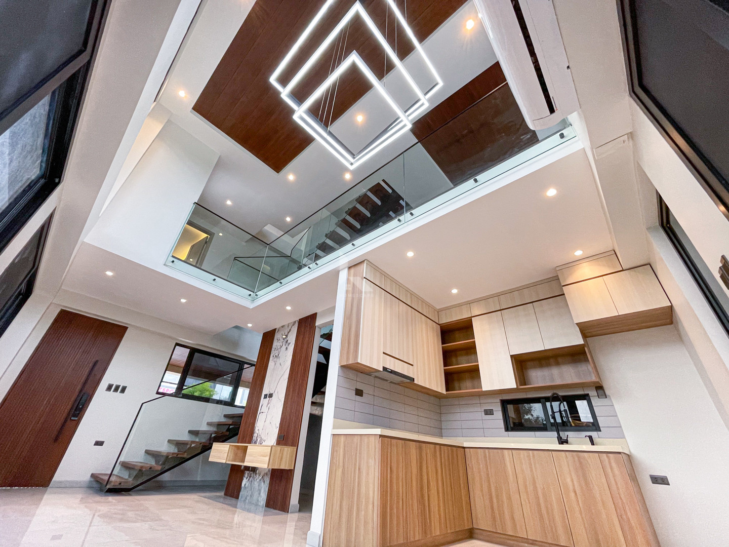 Superb Modern Contemporary House and Lot For Sale photo 3